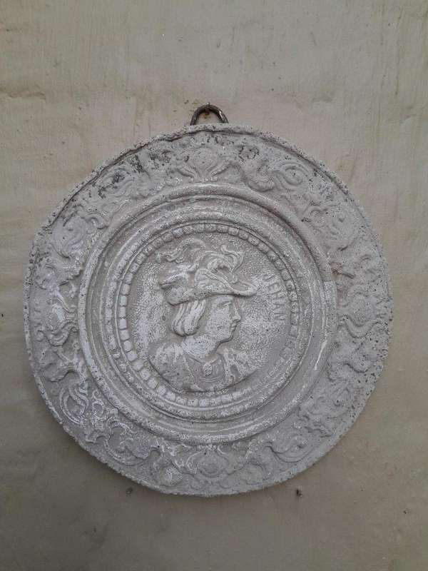 A Concrete Relief Round Plaque Sculpture Of Classical Head Figurine