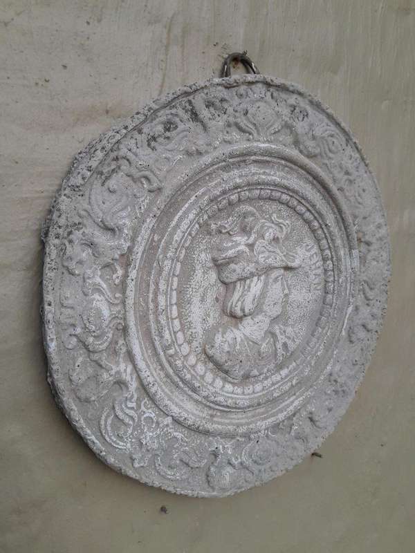 A Concrete Relief Round Plaque Sculpture Of Classical Head Figurine