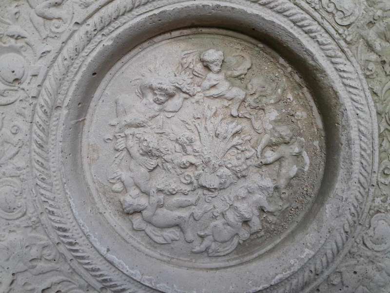 A Concrete Relief Round Plaque Sculpture Of Classical French Figurines