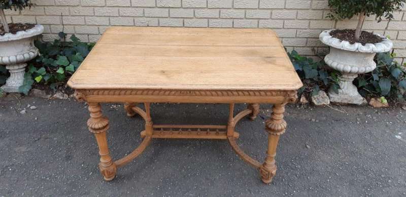 A Jacobean Bleached / Natural Wood Finish Oak Table With Ornate Carvings (4 Seater)