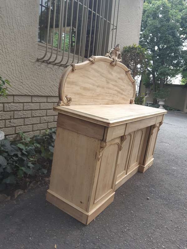 Bleached / Natural Wood Finish Mahogany Carved 4 Door Chiffonier