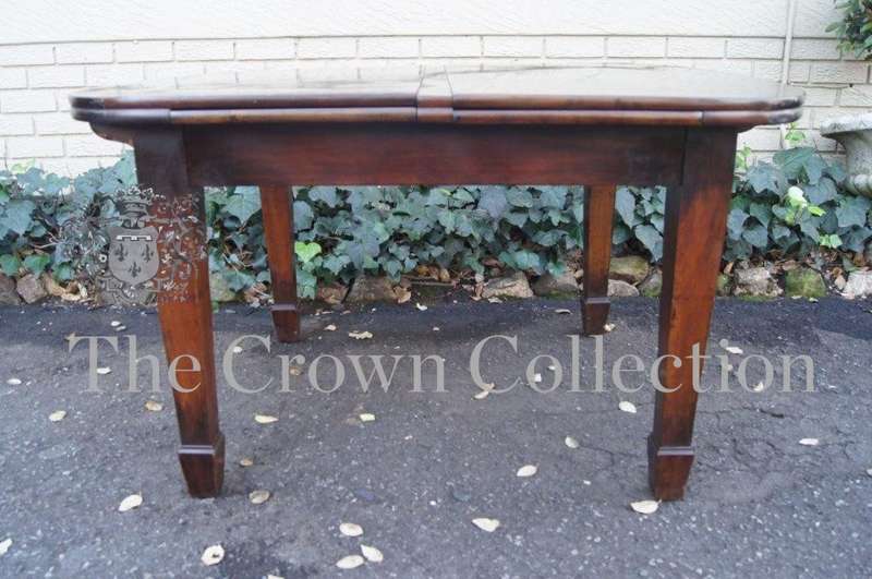 Vintage Mahogany Extension Dining Table (8-Seater)