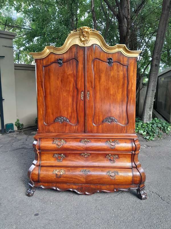 19th Century Burr Walnut Gabled Bombe Armoire in Rococo Taste, Dutch circa 1860