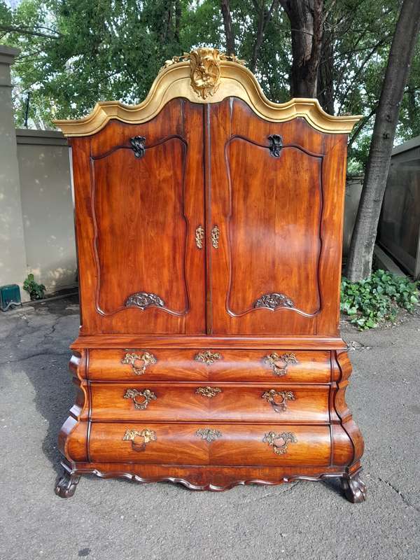 19th Century Burr Walnut Gabled Bombe Armoire in Rococo Taste, Dutch circa 1860