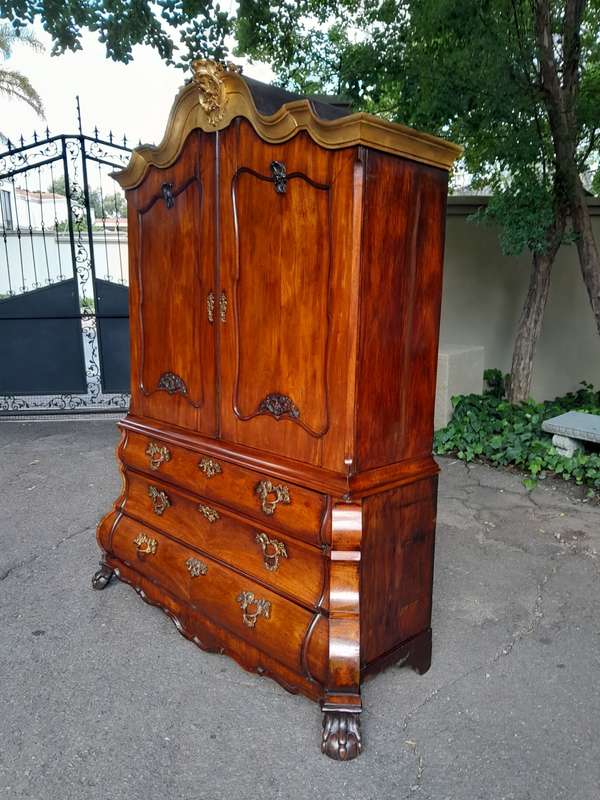 19th Century Burr Walnut Gabled Bombe Armoire in Rococo Taste, Dutch circa 1860