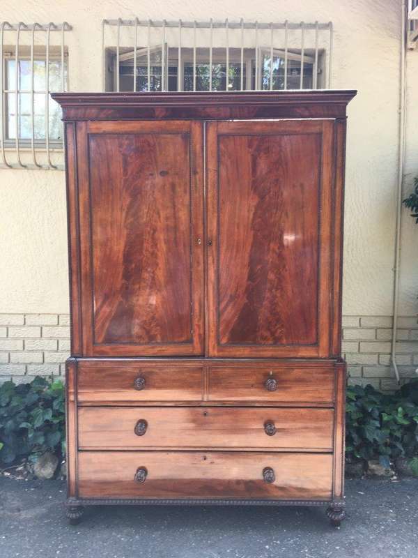 Mahogany Linen Press