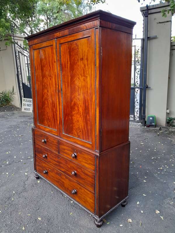 Mahogany Linen Press