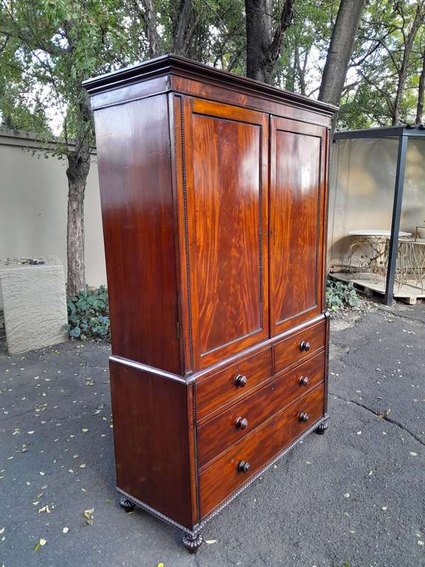 Mahogany Linen Press