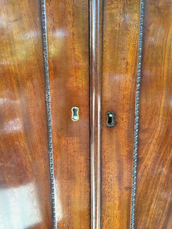 Mahogany Linen Press