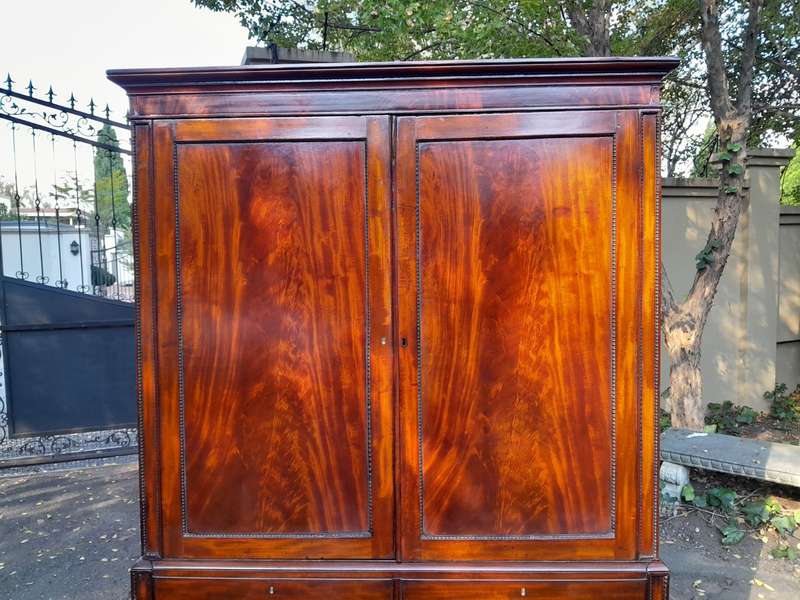 Mahogany Linen Press