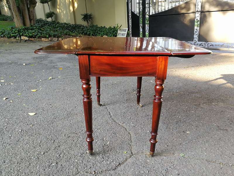 Mahogany Pembroke Drop side Table