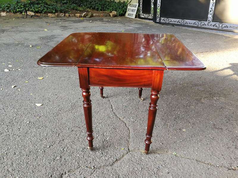 Mahogany Pembroke Drop side Table