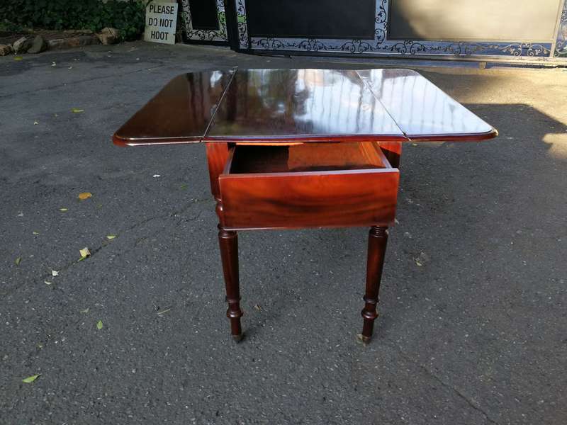Mahogany Pembroke Drop side Table