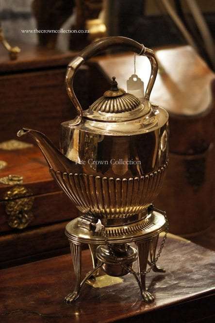 Electro Plate Kettle On Stand (Wooden Handle)