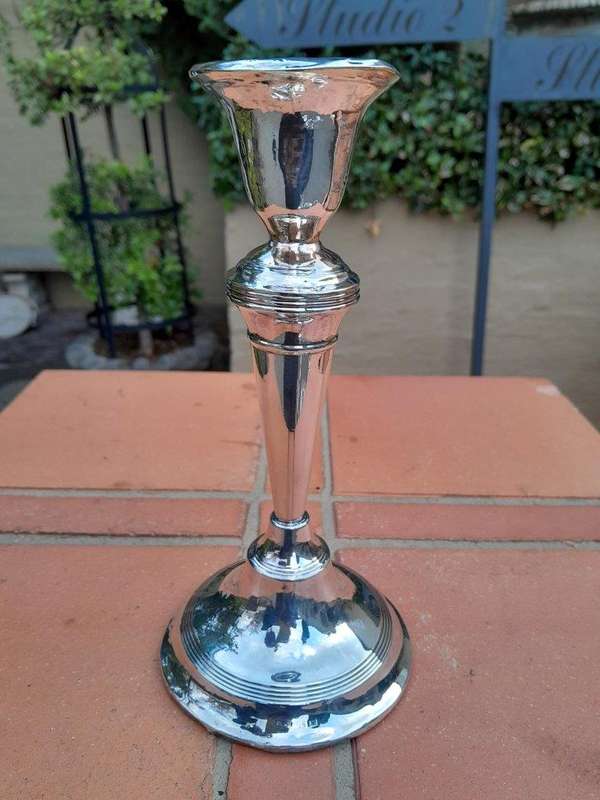 An Antique Sterling Silver English George V Pair of Candle sticks / Candle holders (913g Silver)