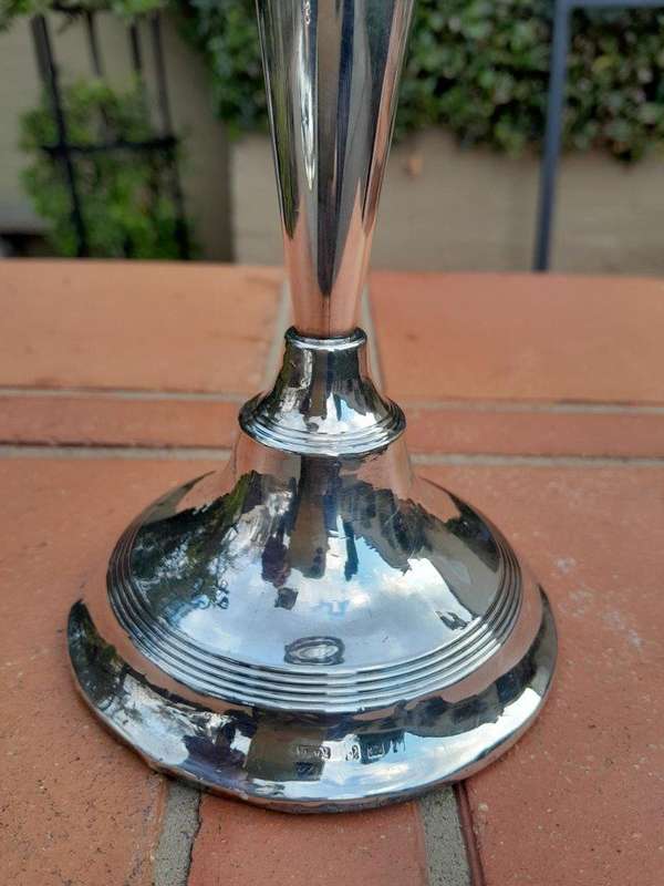 An Antique Sterling Silver English George V Pair of Candle sticks / Candle holders (913g Silver)