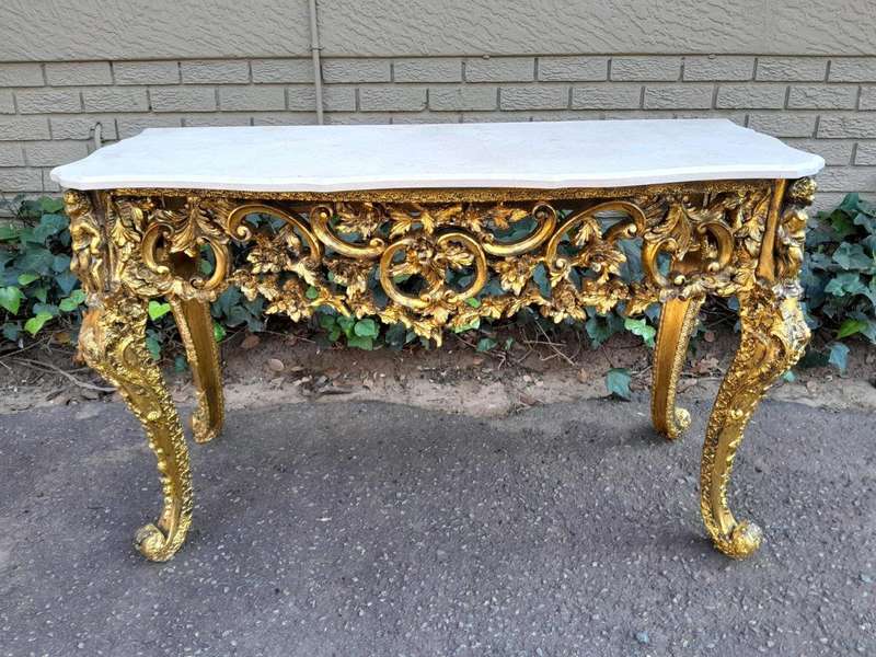 A 20TH Century French Style Console / Entrance Table