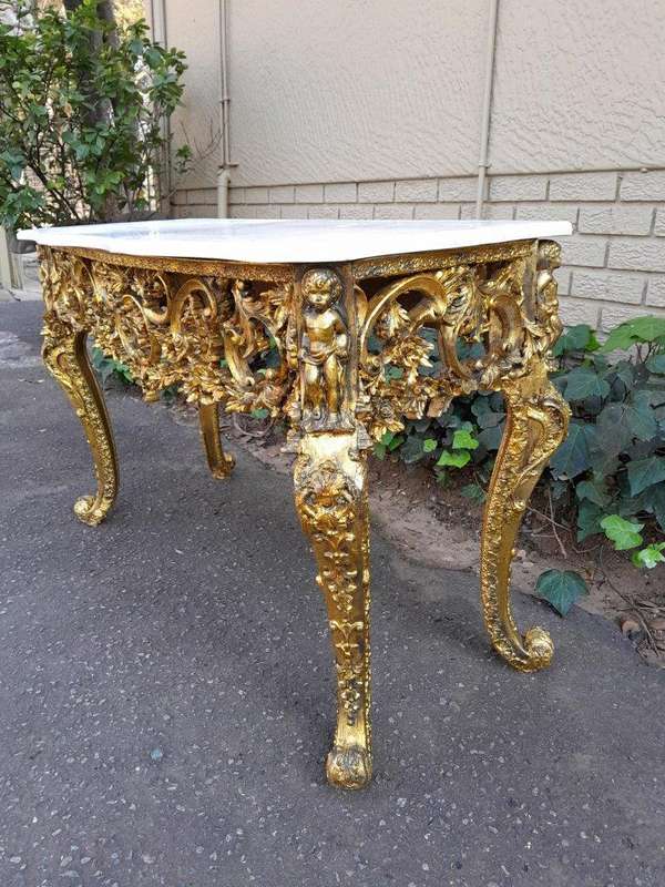 A 20TH Century French Style Console / Entrance Table