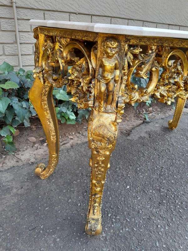 A 20TH Century French Style Console / Entrance Table