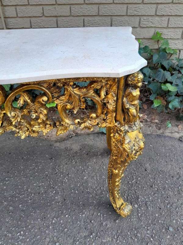 A 20TH Century French Style Console / Entrance Table