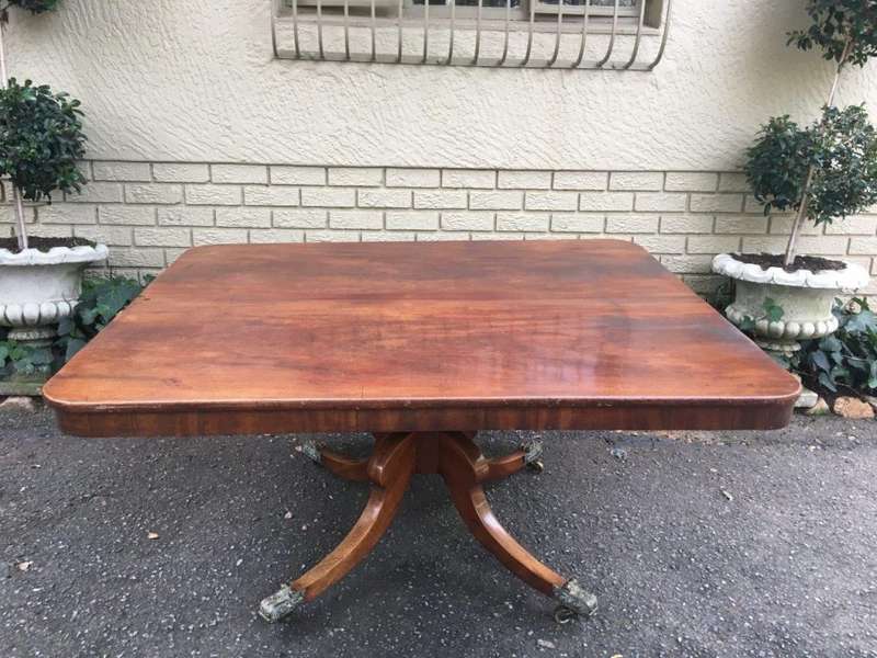 Regency Style Mahogany Breakfast Table on Saber Legs and Brass Capping's with Castors (6-8 Seater)