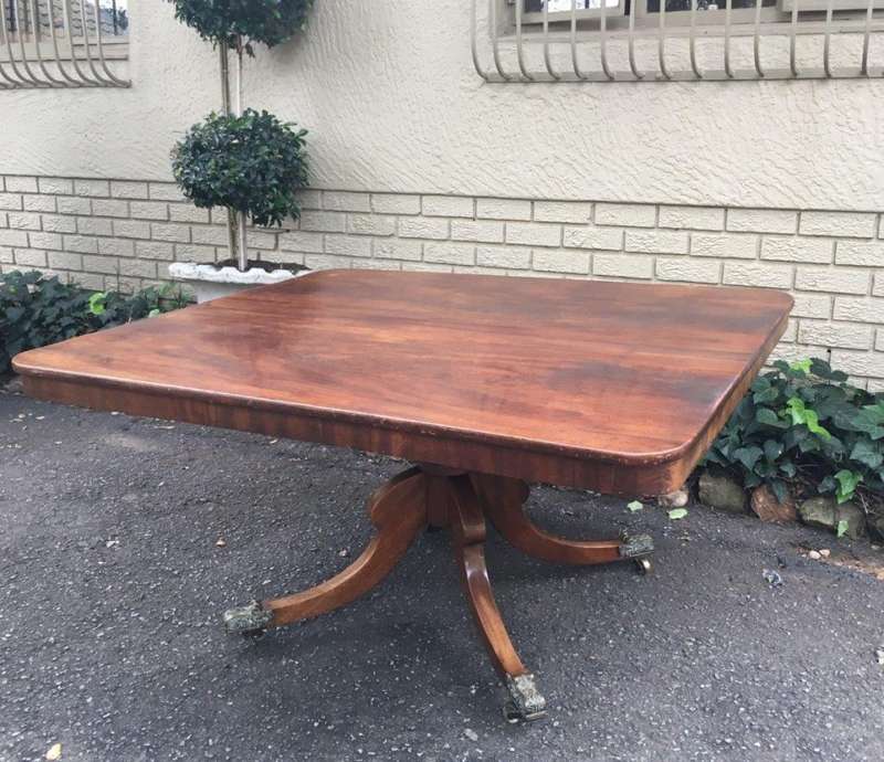 Regency Style Mahogany Breakfast Table on Saber Legs and Brass Capping's with Castors (6-8 Seater)