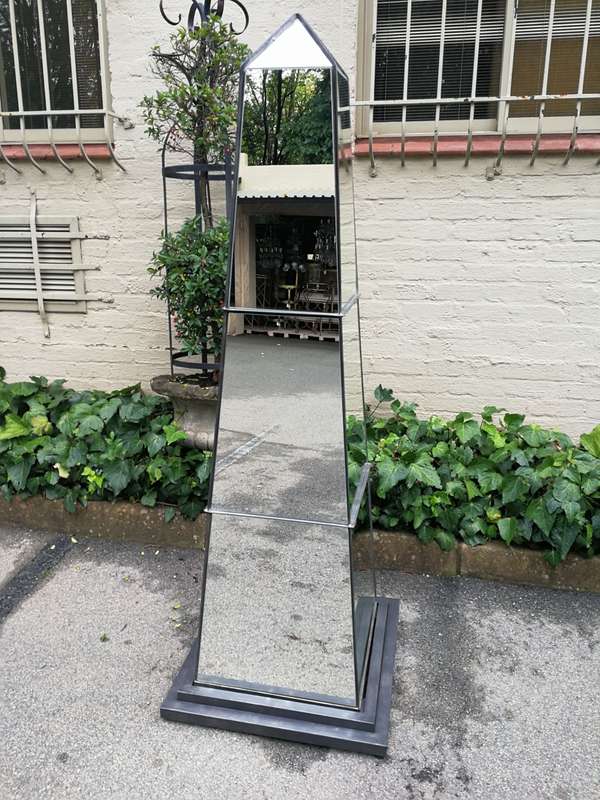 Pair Mirror Obelisks