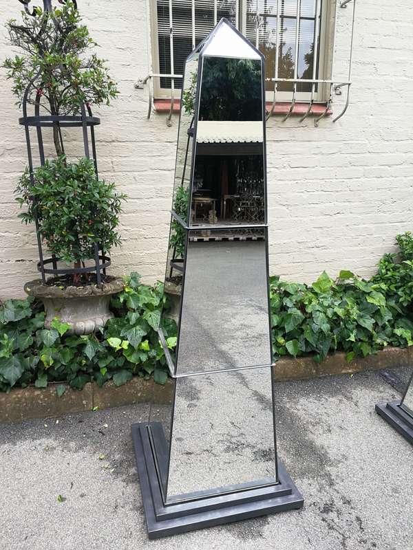 Pair Mirror Obelisks