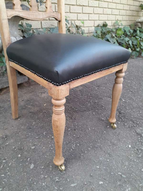Set of 6 Edwardian Mahogany Chairs Upholstered in Black Leather