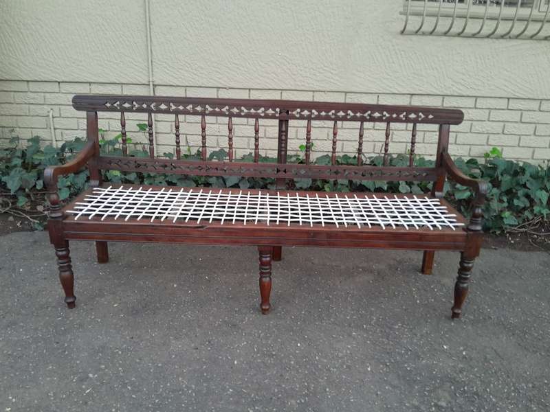 A 20th Century Wes-Transvaalse Tambotie Hout Riempie Stoepbank Bench