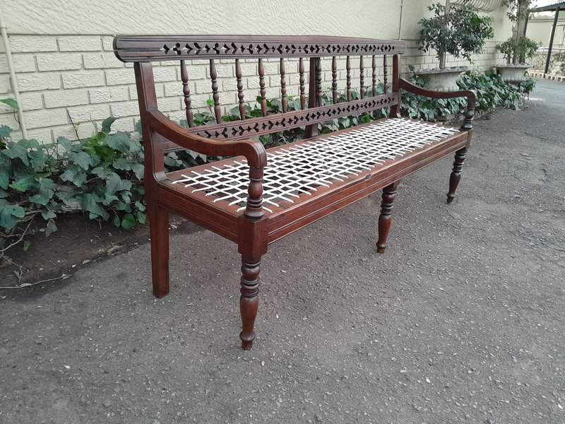 A 20th Century Wes-Transvaalse Tambotie Hout Riempie Stoepbank Bench