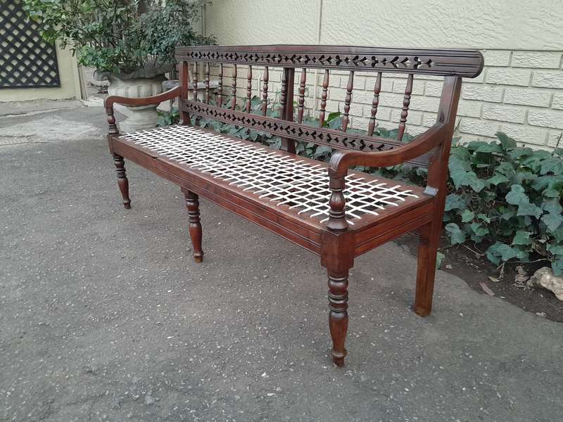 A 20th Century Wes-Transvaalse Tambotie Hout Riempie Stoepbank Bench