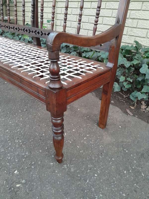A 20th Century Wes-Transvaalse Tambotie Hout Riempie Stoepbank Bench