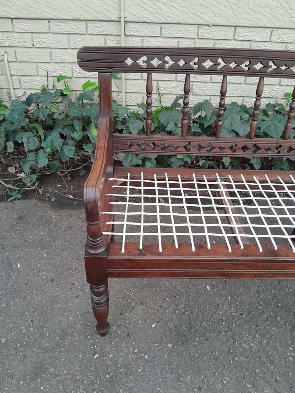 A 20th Century Wes-Transvaalse Tambotie Hout Riempie Stoepbank Bench
