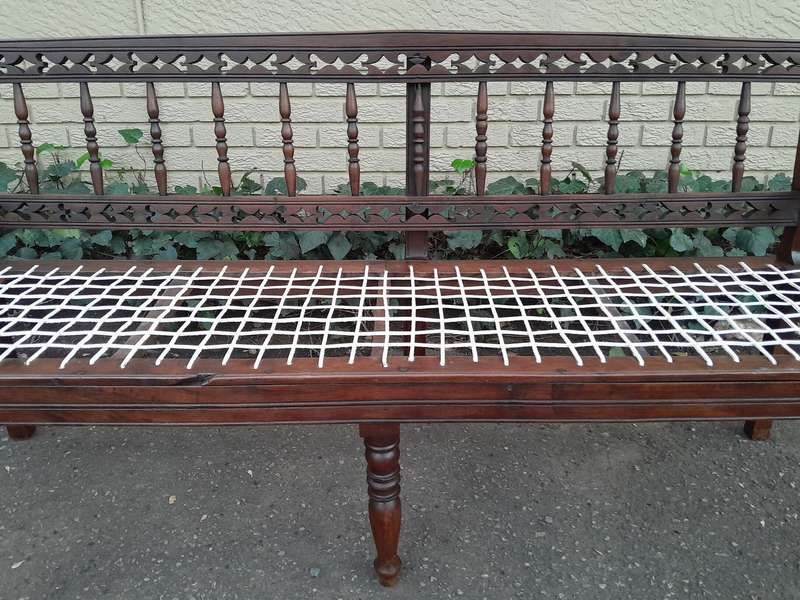 A 20th Century Wes-Transvaalse Tambotie Hout Riempie Stoepbank Bench