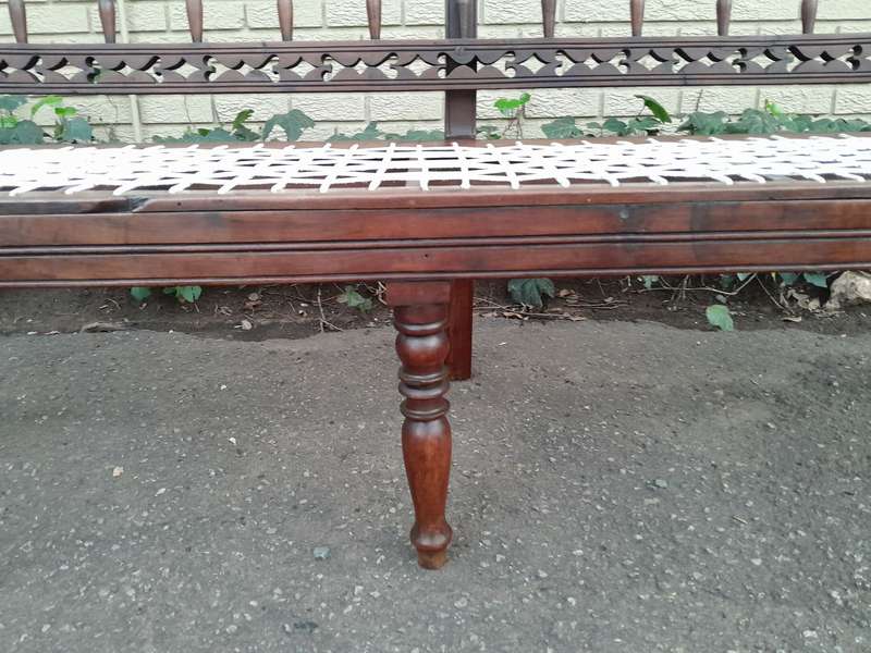 A 20th Century Wes-Transvaalse Tambotie Hout Riempie Stoepbank Bench