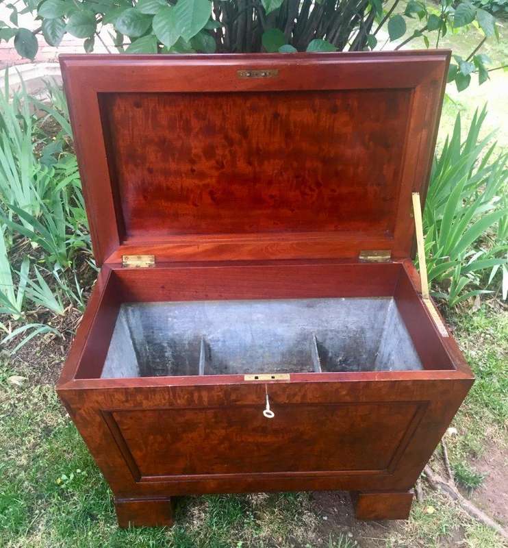 Regency mahogany cellarette / wine cooler with fitted liner