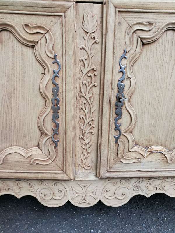 A Provincial Style French Oak Server in a Contemporary Bleached / Natural Wood Finish with Cream ...