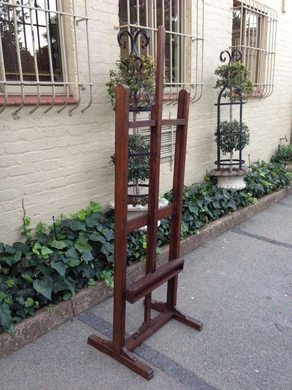 Meranti wood easel