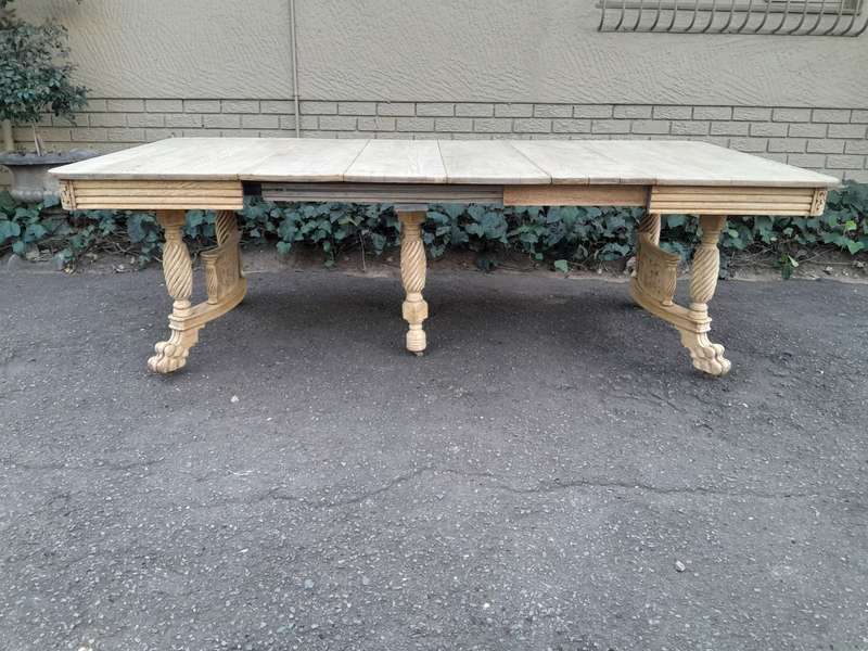 American Colonial oak extending dining table with lion paw feet, 3x extensions (8 Seater)
