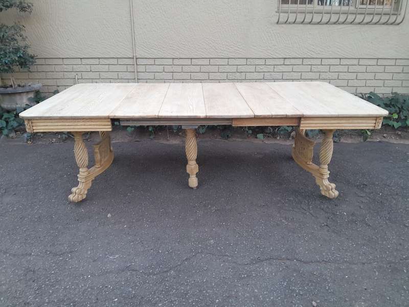 American Colonial oak extending dining table with lion paw feet, 3x extensions (8 Seater)