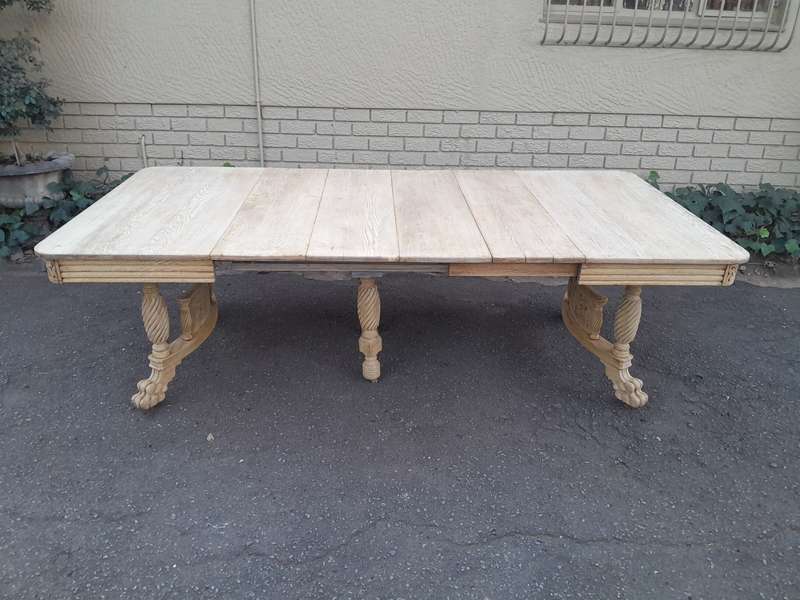 American Colonial oak extending dining table with lion paw feet, 3x extensions (8 Seater)