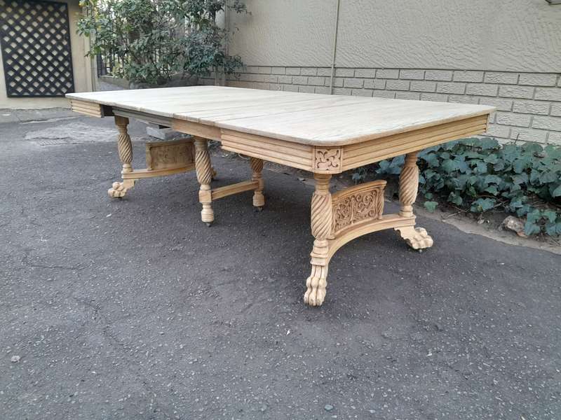 American Colonial oak extending dining table with lion paw feet, 3x extensions (8 Seater)
