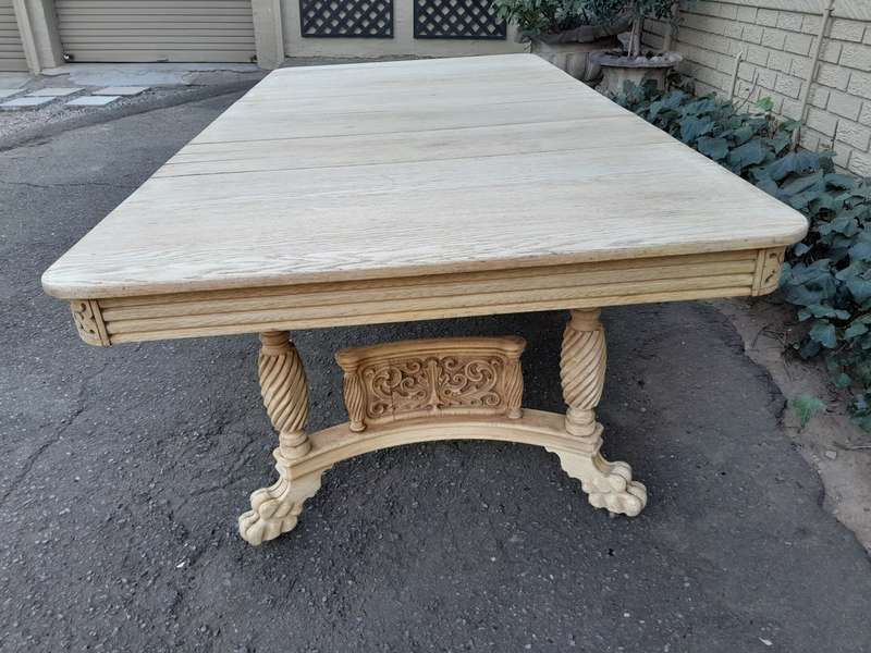 American Colonial oak extending dining table with lion paw feet, 3x extensions (8 Seater)