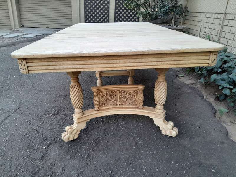 American Colonial oak extending dining table with lion paw feet, 3x extensions (8 Seater)