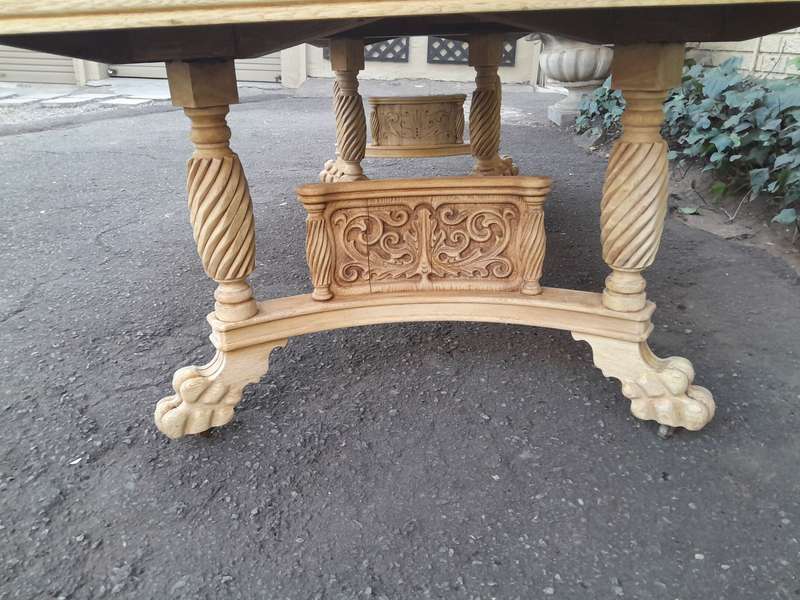 American Colonial oak extending dining table with lion paw feet, 3x extensions (8 Seater)