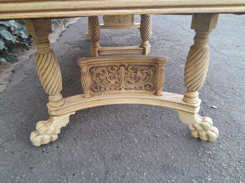 American Colonial oak extending dining table with lion paw feet, 3x extensions (8 Seater)