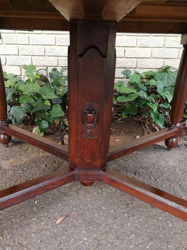 An Edwardian Style Oak 8 Seater Table on an X Stretcher Base
