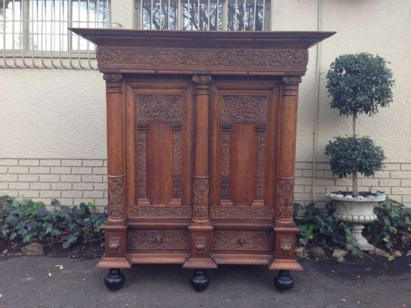 An Early 19th Century Renaissance Ornately Carved Oak Kussenkast On Bun Feet (Useful for TV or st...