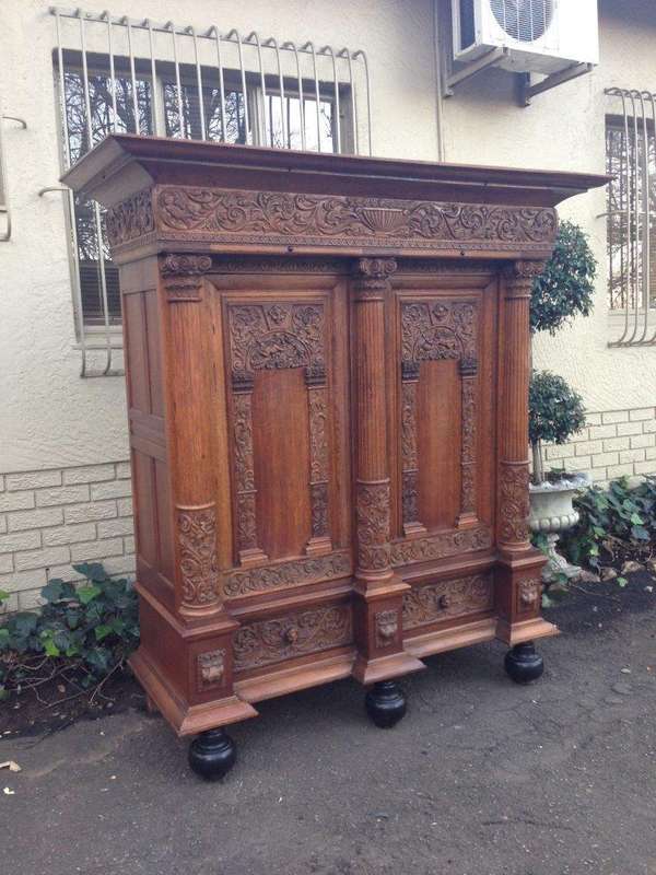 An Early 19th Century Renaissance Ornately Carved Oak Kussenkast On Bun Feet (Useful for TV or st...